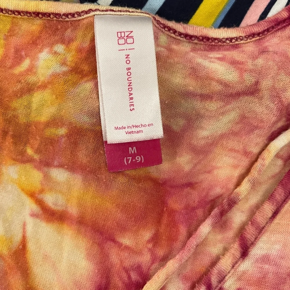 Lot of Juniors Size M Tops - Picture 6 of 10